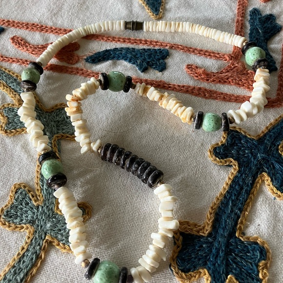 ALL CORAL WHITE AND GREEN NECKLACE 18” BARREL CLASP - Picture 7 of 17